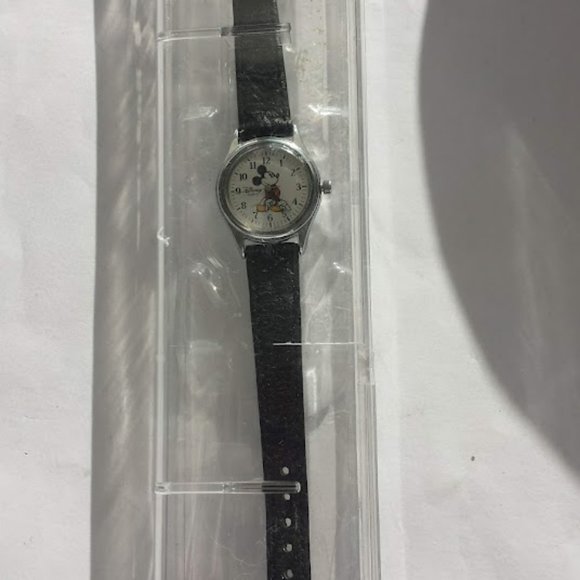 Disney Mickey Mouse watch Vintage Mickey Mouse Watch - Picture 3 of 10